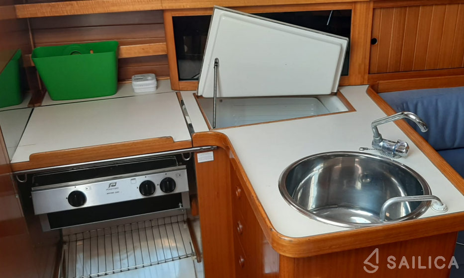 Ronautica 340 - Yacht Charter Sailica