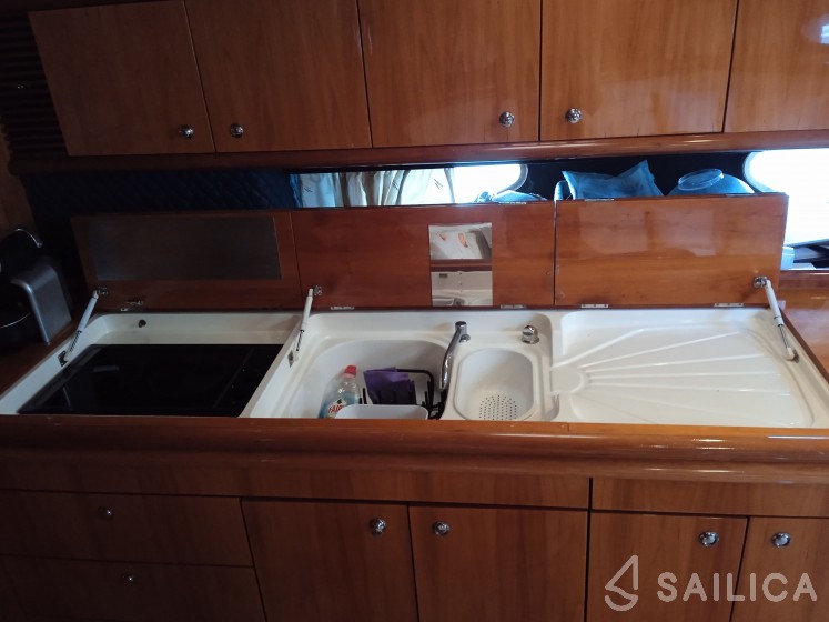 Sunseeker 51 - Yacht Charter Sailica