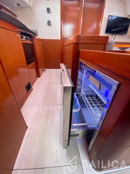Oceanis 50 Family - Yacht Charter Sailica