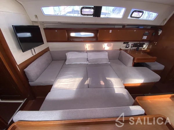 Oceanis 50 Family - Yacht Charter Sailica