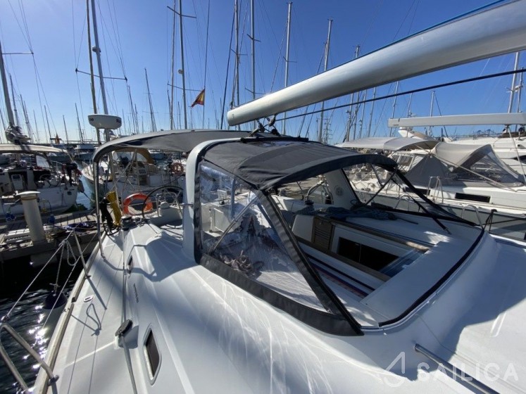 Oceanis 50 - Yacht Charter Sailica