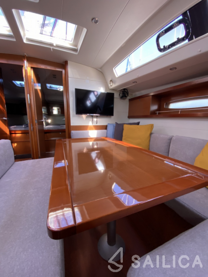 Oceanis 50 - Yacht Charter Sailica