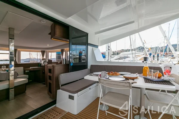 Lagoon 42 - Yacht Charter Sailica