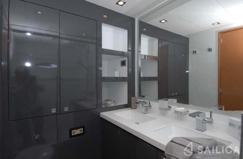 Victoria 67 - Yacht Charter Sailica