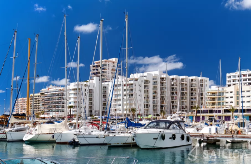 Victoria 67 - Yacht Charter Sailica