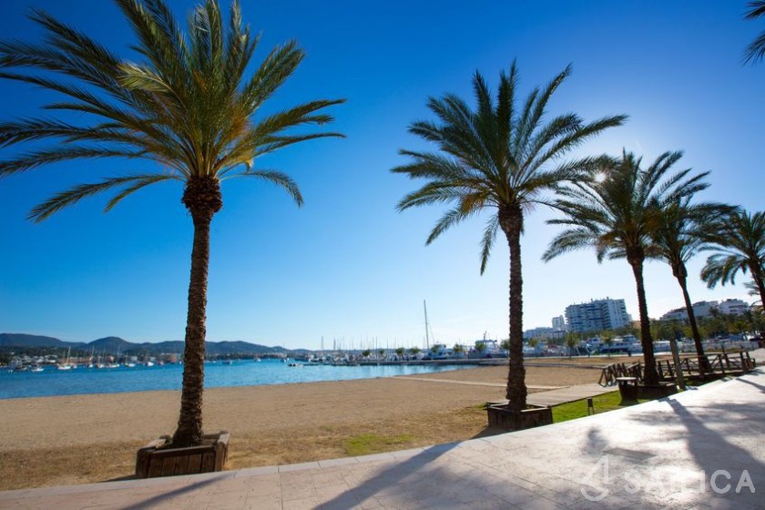 Victoria 67 - Yacht Charter Sailica