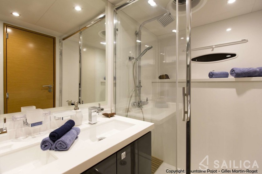 Victoria 67 - Yacht Charter Sailica