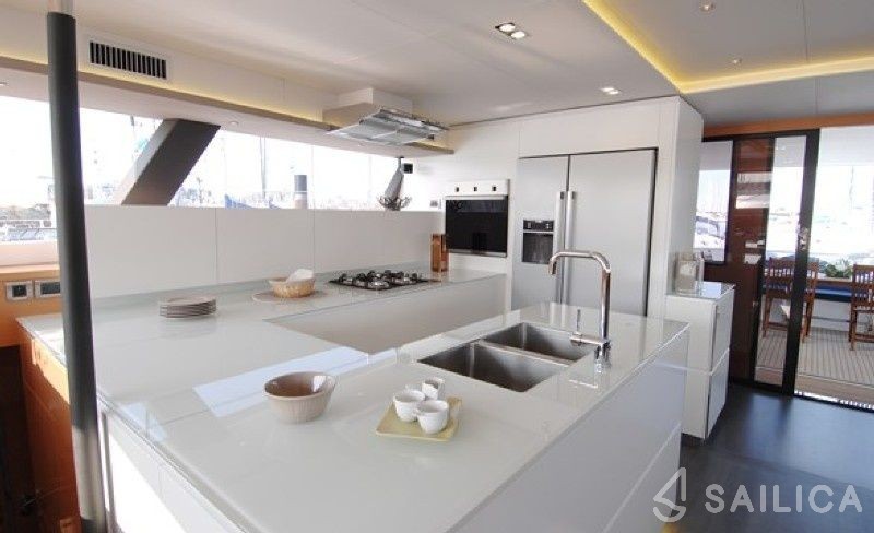 Victoria 67 - Yacht Charter Sailica