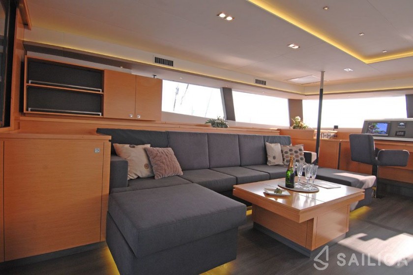 Victoria 67 - Yacht Charter Sailica