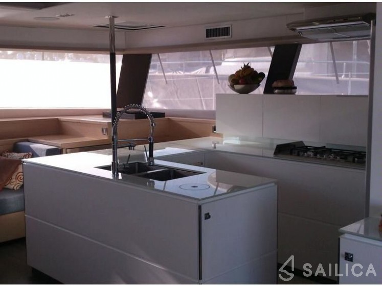 Victoria 67 - Yacht Charter Sailica