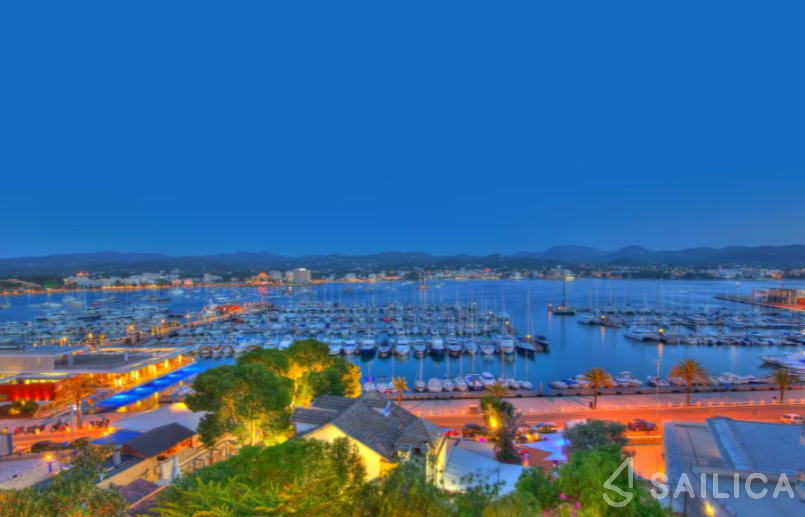 Victoria 67 - Yacht Charter Sailica