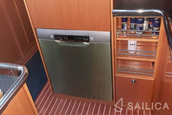 Bavaria 55 Cruiser - Yacht Charter Sailica