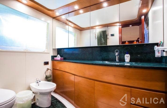 Astondoa 102 - Yacht Charter Sailica