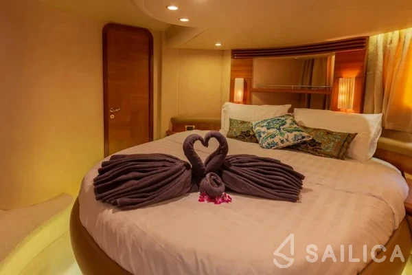 Azimut 55 - Yacht Charter Sailica