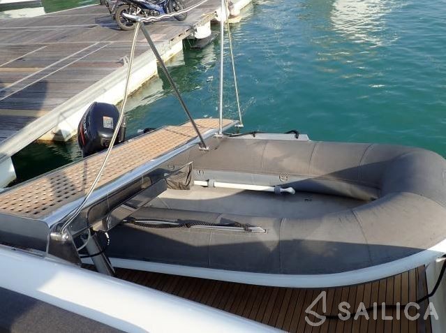 Azimut 55 - Yacht Charter Sailica