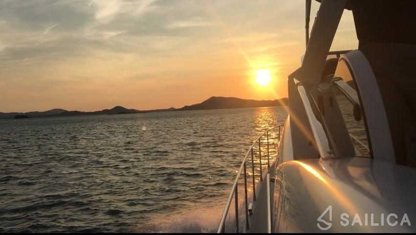 Azimut 55 - Yacht Charter Sailica