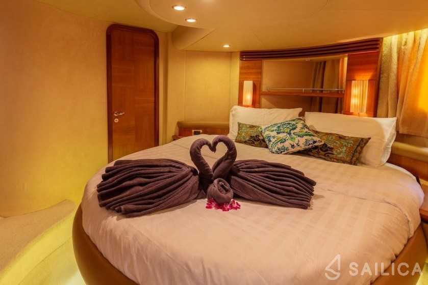 Azimut 55 - Yacht Charter Sailica