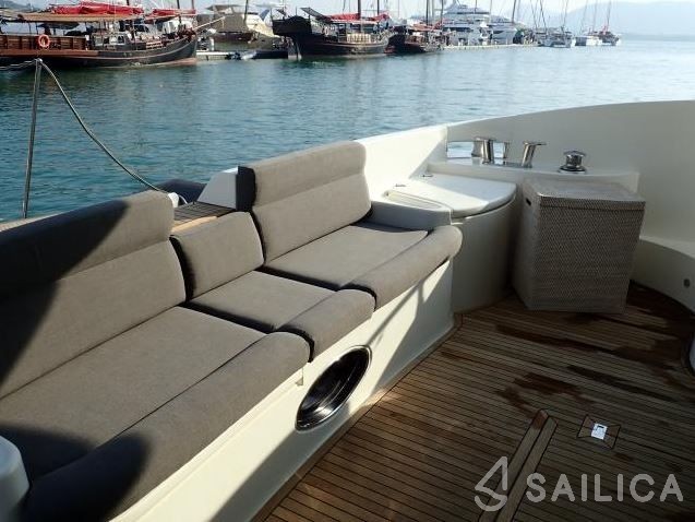 Azimut 55 - Yacht Charter Sailica