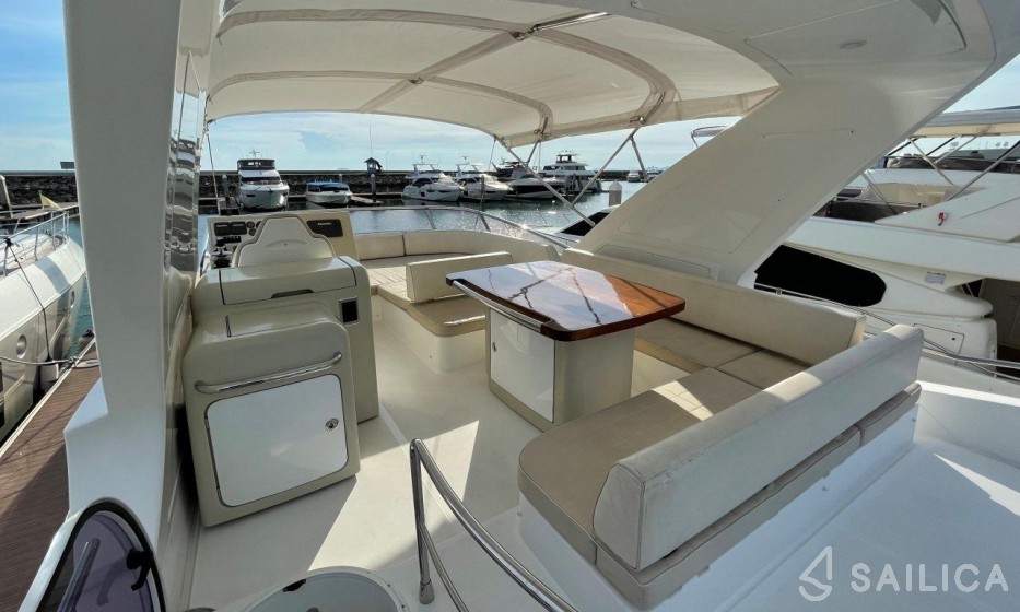 Azimut 64 - Yacht Charter Sailica