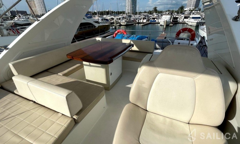Azimut 64 - Yacht Charter Sailica