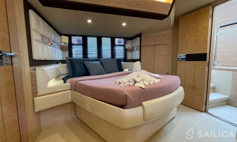 Azimut 64 - Yacht Charter Sailica