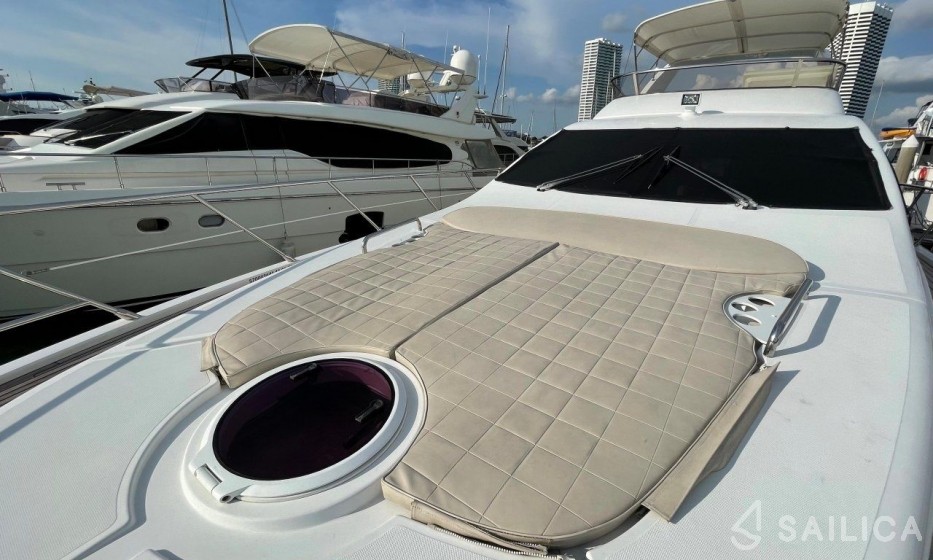 Azimut 64 - Yacht Charter Sailica