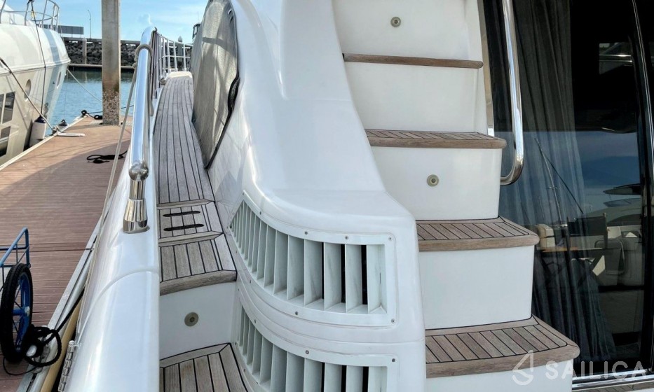 Azimut 64 - Yacht Charter Sailica