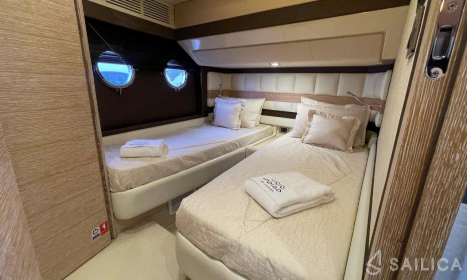 Azimut 64 - Yacht Charter Sailica