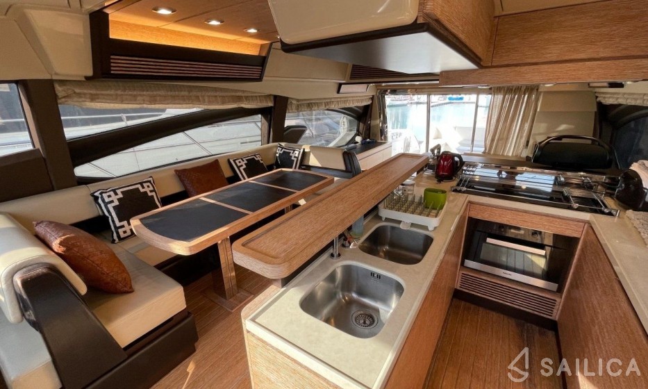 Azimut 64 - Yacht Charter Sailica