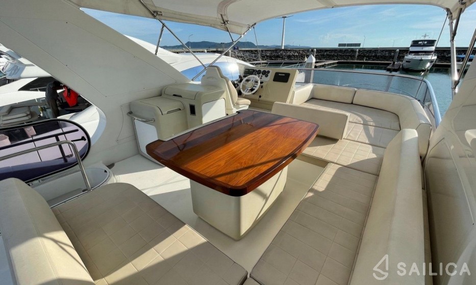 Azimut 64 - Yacht Charter Sailica