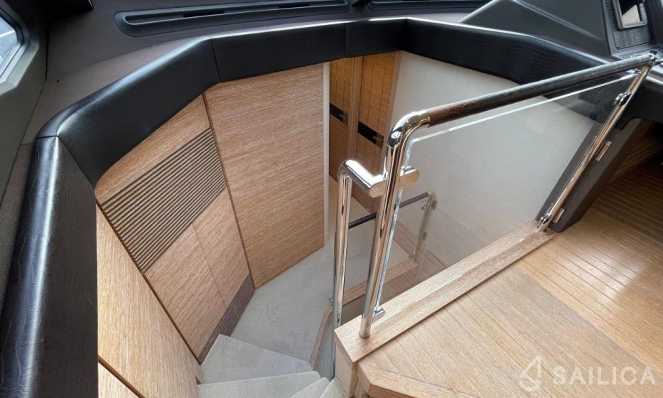 Azimut 64 - Yacht Charter Sailica