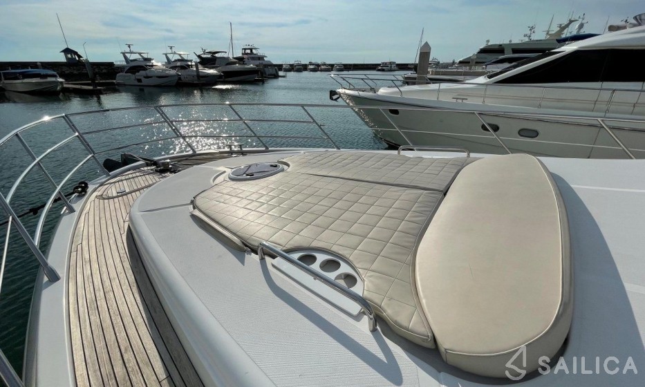 Azimut 64 - Yacht Charter Sailica