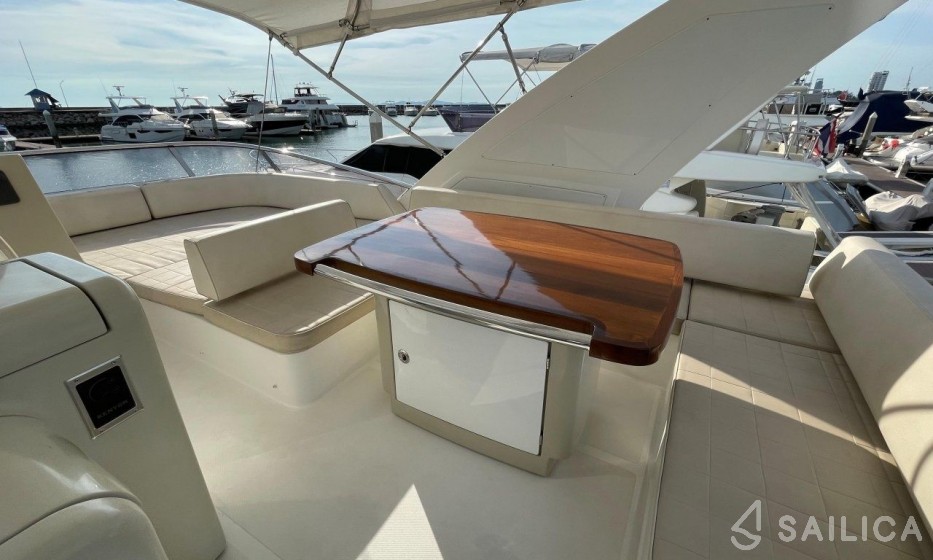 Azimut 64 - Yacht Charter Sailica