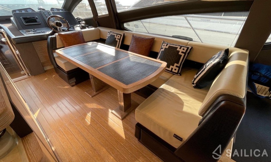 Azimut 64 - Yacht Charter Sailica