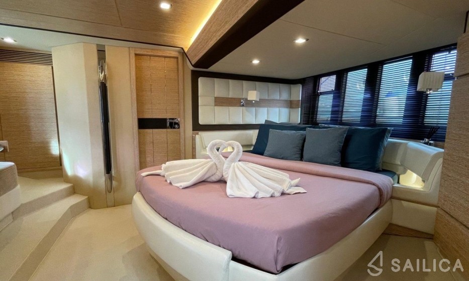 Azimut 64 - Yacht Charter Sailica