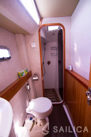 Island Spirit 38 - Yacht Charter Sailica