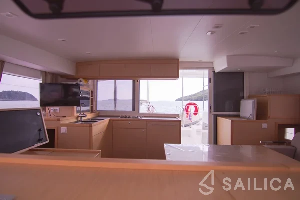 Lagoon 400 S2 - Yacht Charter Sailica