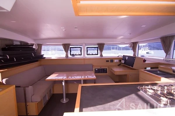 Lagoon 400 S2 - Yacht Charter Sailica
