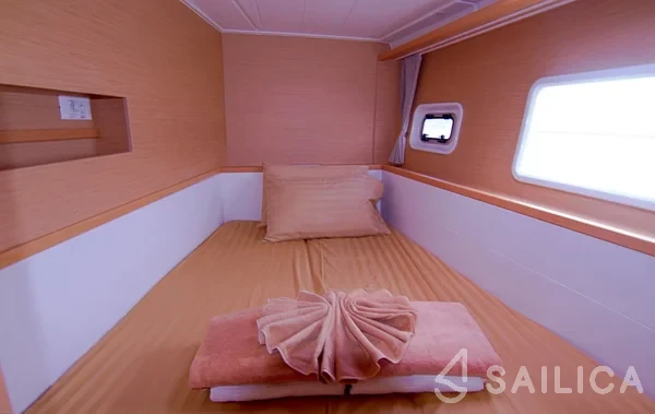 Lagoon 400 S2 - Yacht Charter Sailica