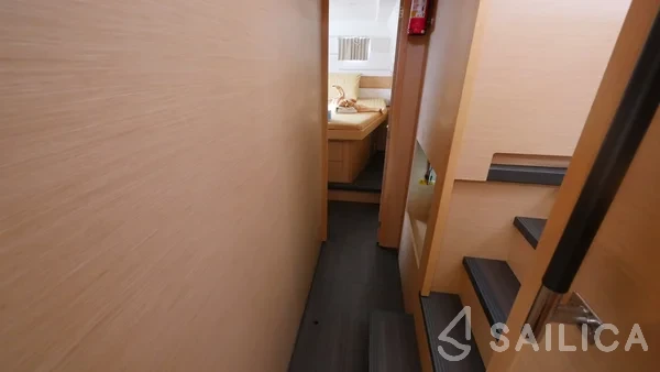 Lagoon 400 S2 - Yacht Charter Sailica
