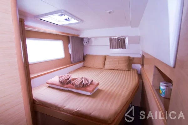 Lagoon 400 S2 - Yacht Charter Sailica