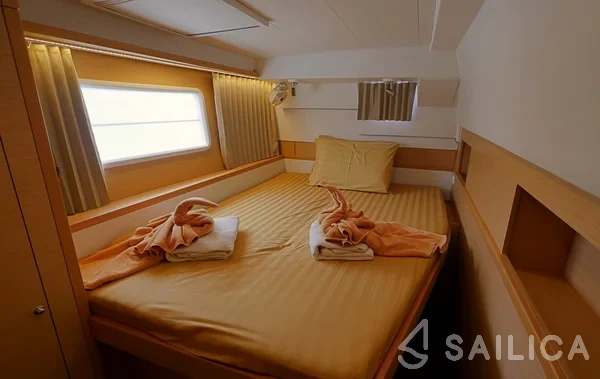 Lagoon 400 S2 - Yacht Charter Sailica