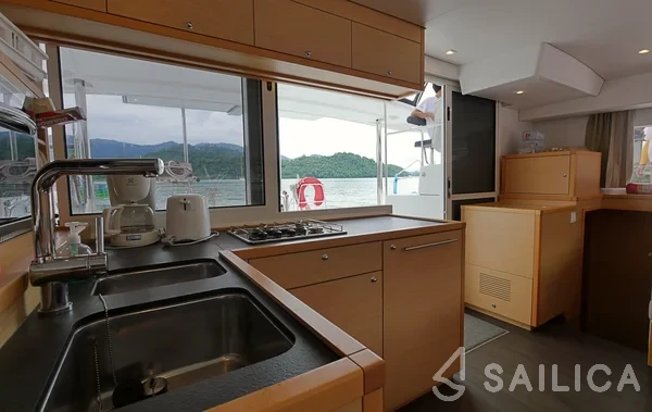 Lagoon 400 S2 - Yacht Charter Sailica