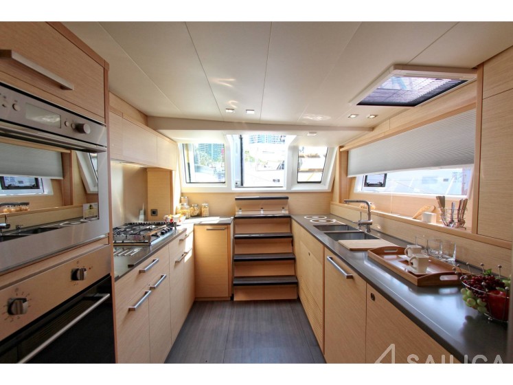 Lagoon 620 - Yacht Charter Sailica