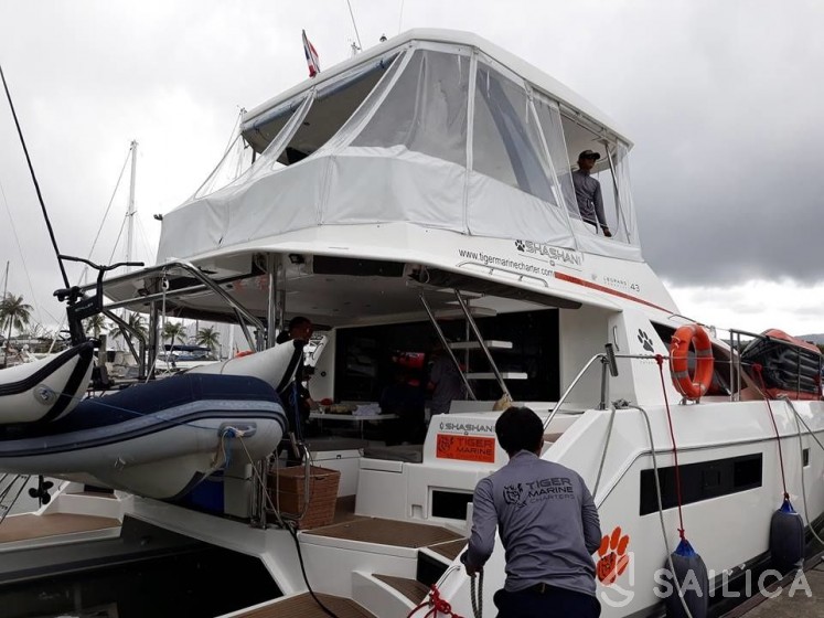 Leopard 43 - Yacht Charter Sailica