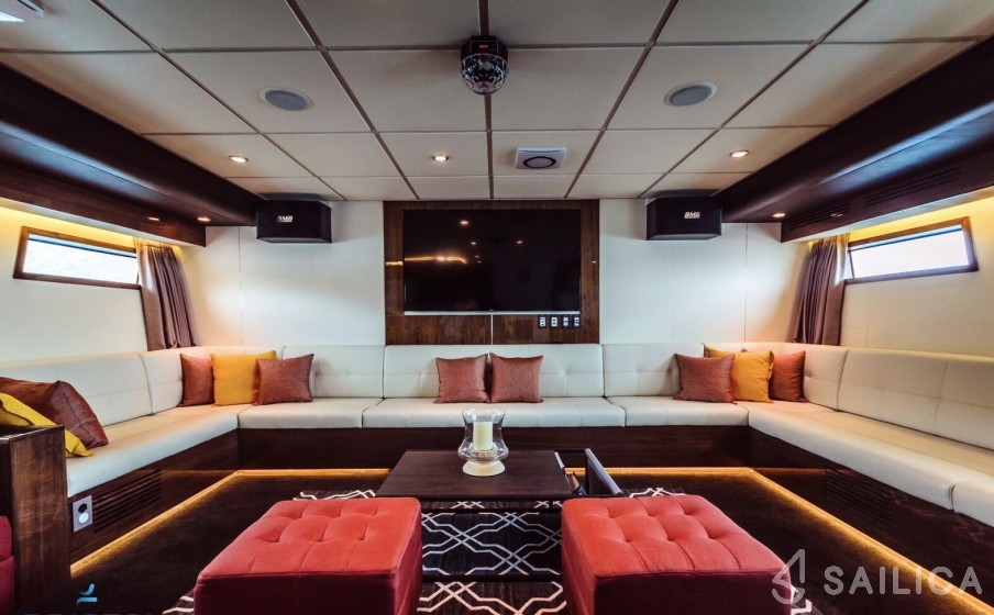 Splo 74 - Yacht Charter Sailica