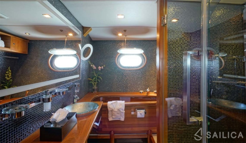 SY Silverlining - Yacht Charter Sailica