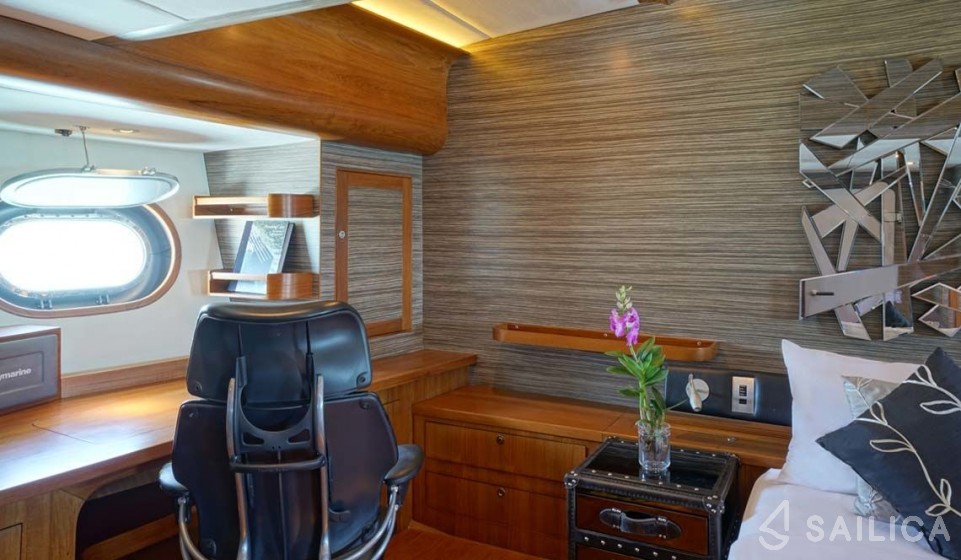 SY Silverlining - Yacht Charter Sailica