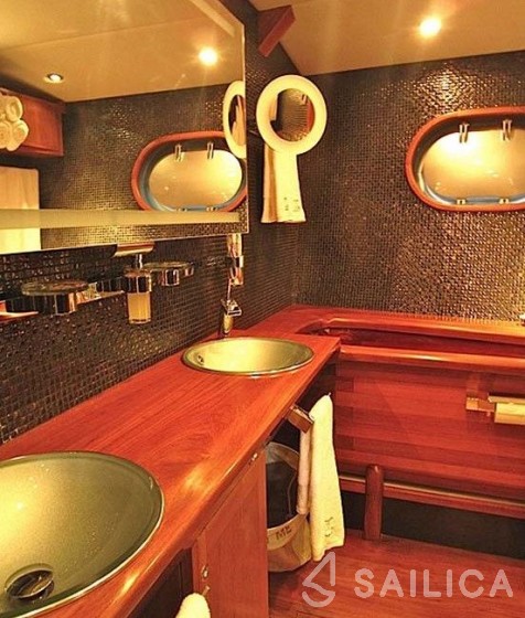 SY Silverlining - Yacht Charter Sailica