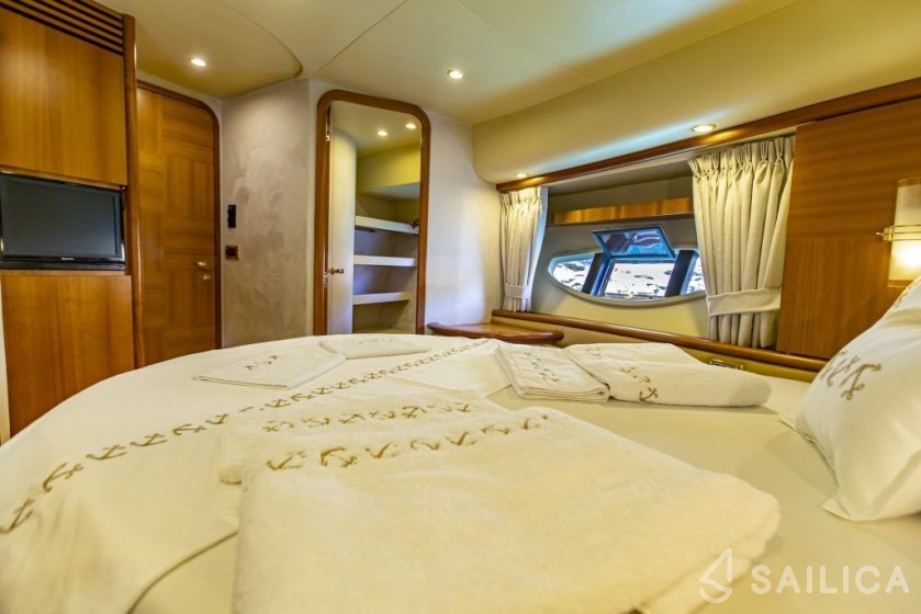 Azimut 62 - Yacht Charter Sailica